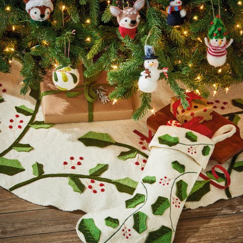Tag Holly And Berry Christmas Tree Skirt White Multi Felt In Neutral