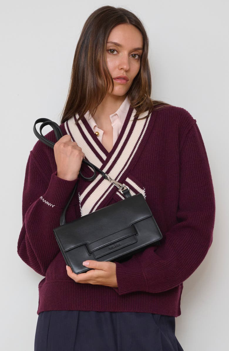 WE-AR4 The Accordion Leather Shoulder Bag, Alternate, color, Black