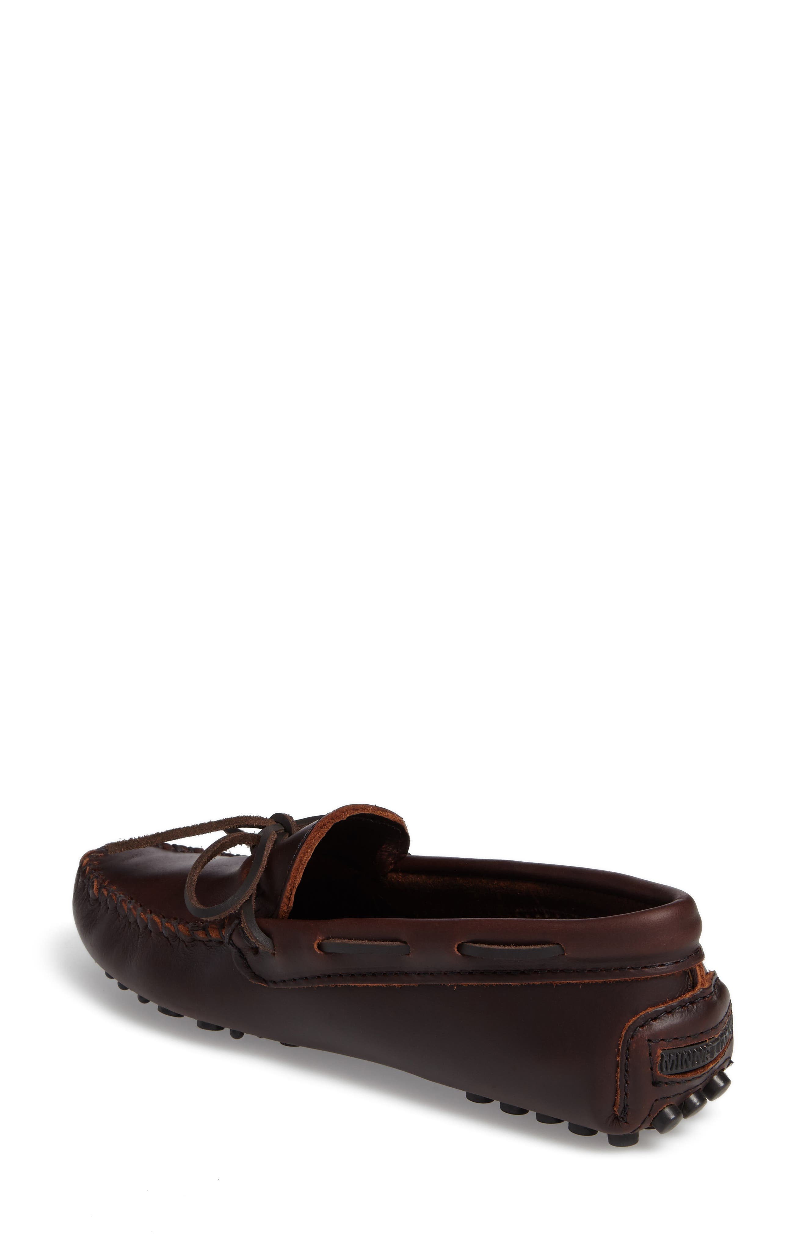 Minnetonka Driving Shoe, Alternate, color, Dark Brown Lariat