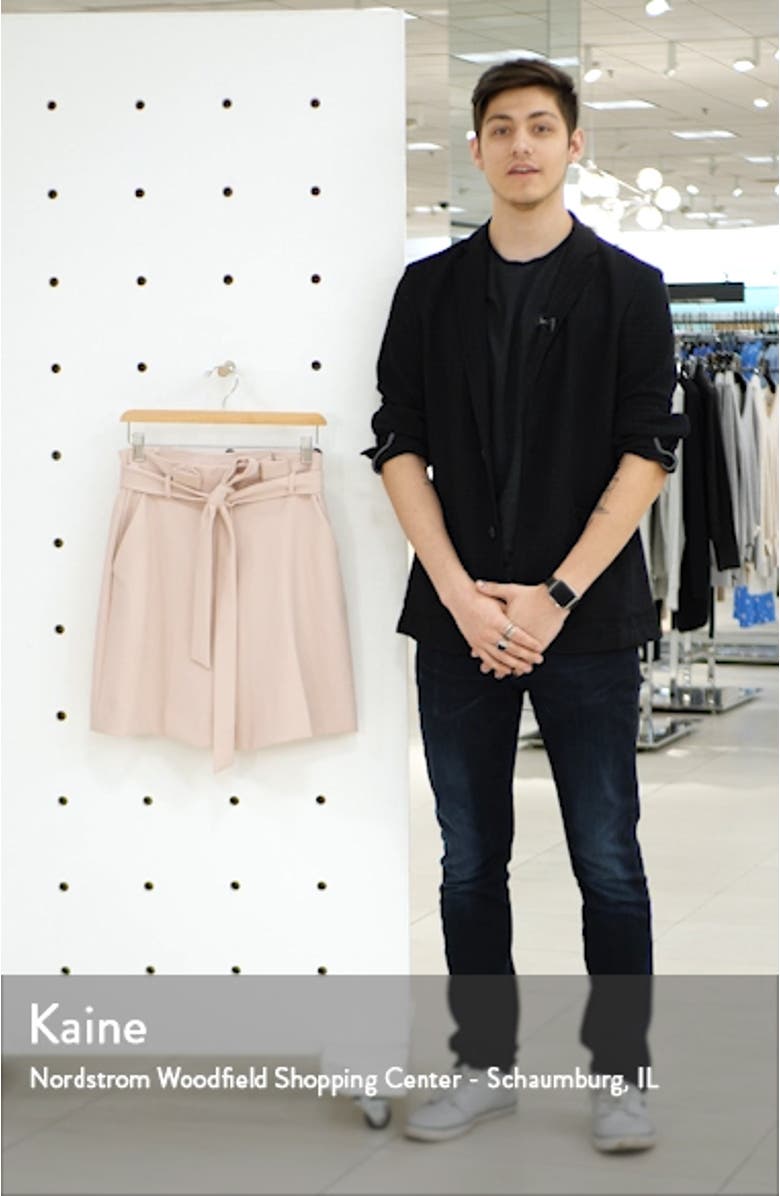 Paperbag Twill Short, sales video thumbnail