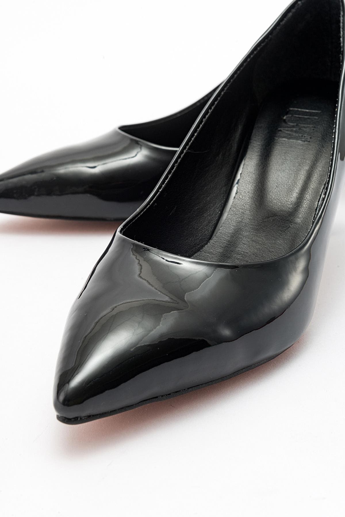 Prologue Shoes Pedra Pointed Toe Pump, Alternate, color, Black Patent