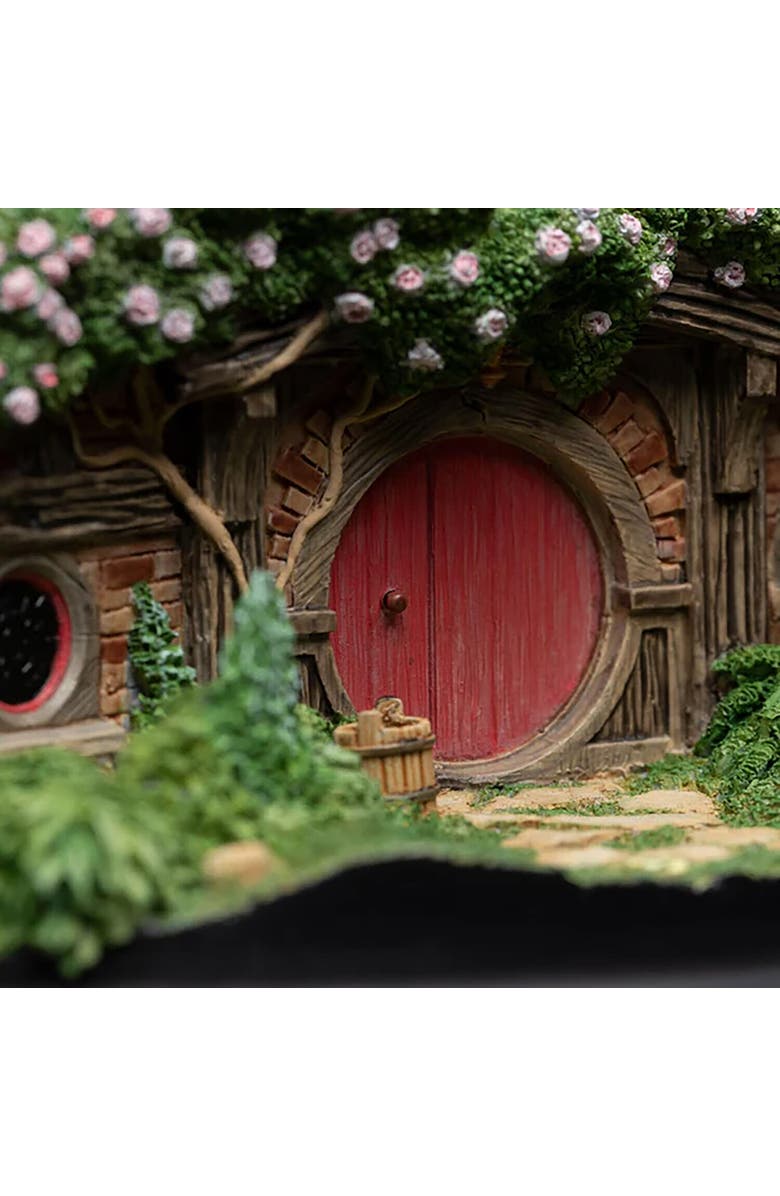 Weta Workshop Hobbit Trilogy - 22 Pine Grove Hobbit Hole, Alternate, color,
