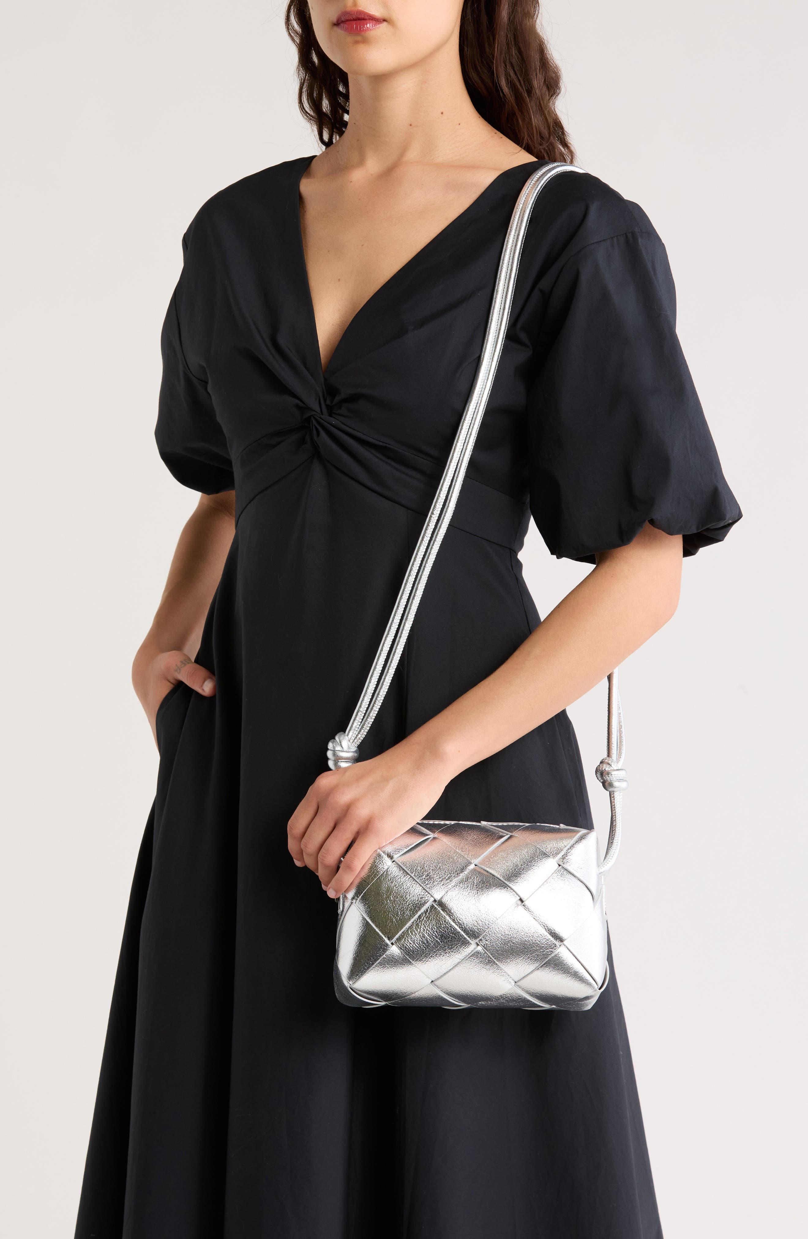 URBAN EXPRESSIONS HANDBAGS Woven Crossbody Bag, Alternate, color, Silver