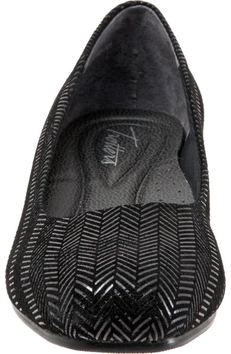 Trotters 'Lauren' Pump, Alternate, color,