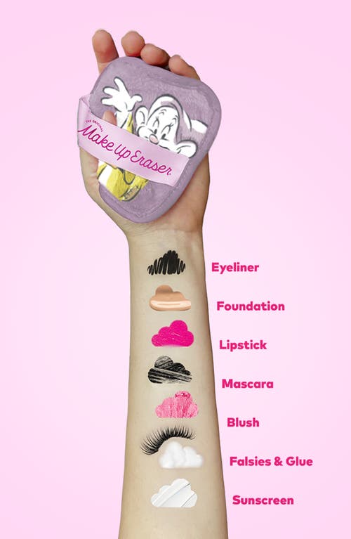 THE ORIGINAL MAKEUP ERASER THE ORIGINAL MAKEUP ERASER X DISNEY® SNOW WHITE 7-DAY REUSABLE MAKEUP ERASER SET WITH LAUNDRY BAG