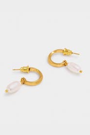Katie Loxton Pearl Lustre Hoop Earrings in Pearl and Gold