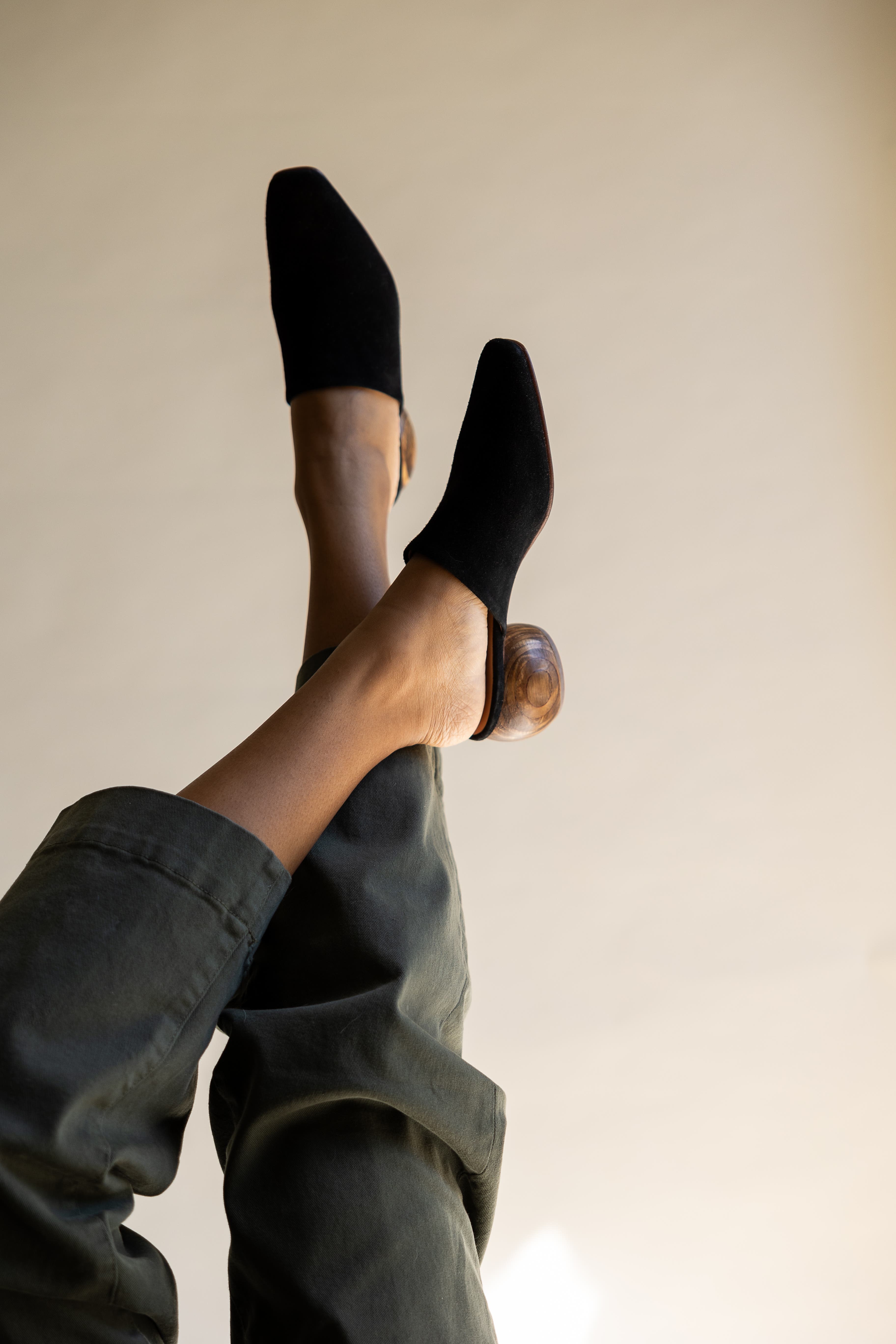 Huma Blanco Mina Mule, Alternate, color, Coal Suede