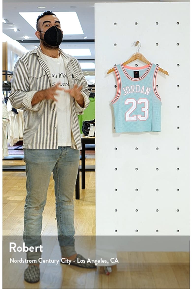 Nike Essential Jersey video