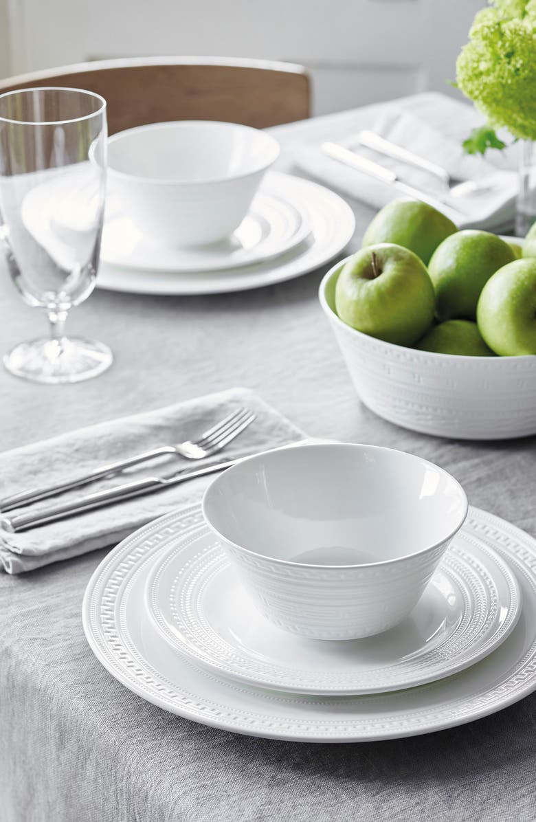 Wedgwood Intaglio 5-Piece Bone China Place Setting, Alternate, color, White