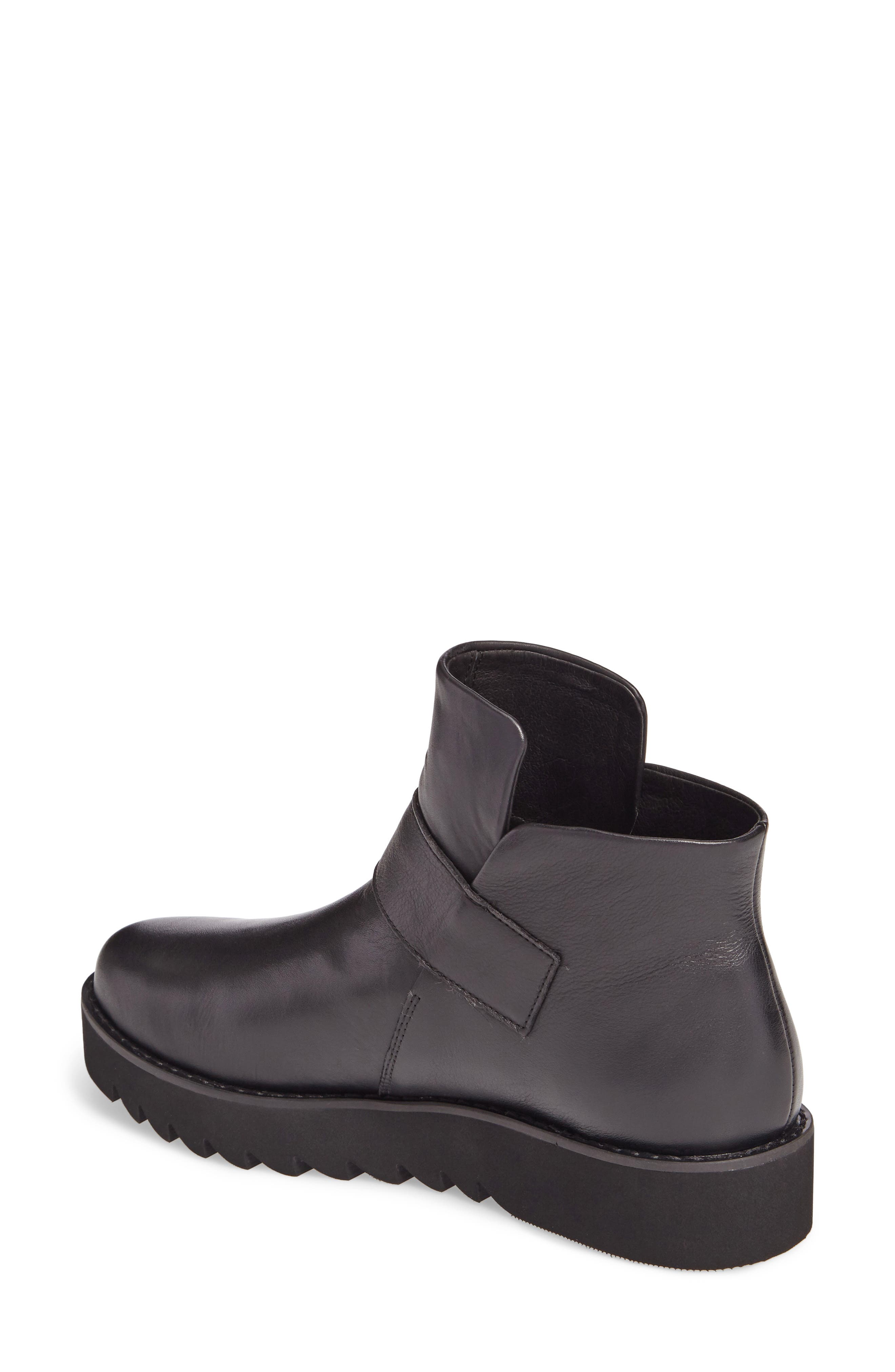 Sudini Kris Boot, Alternate, color, 