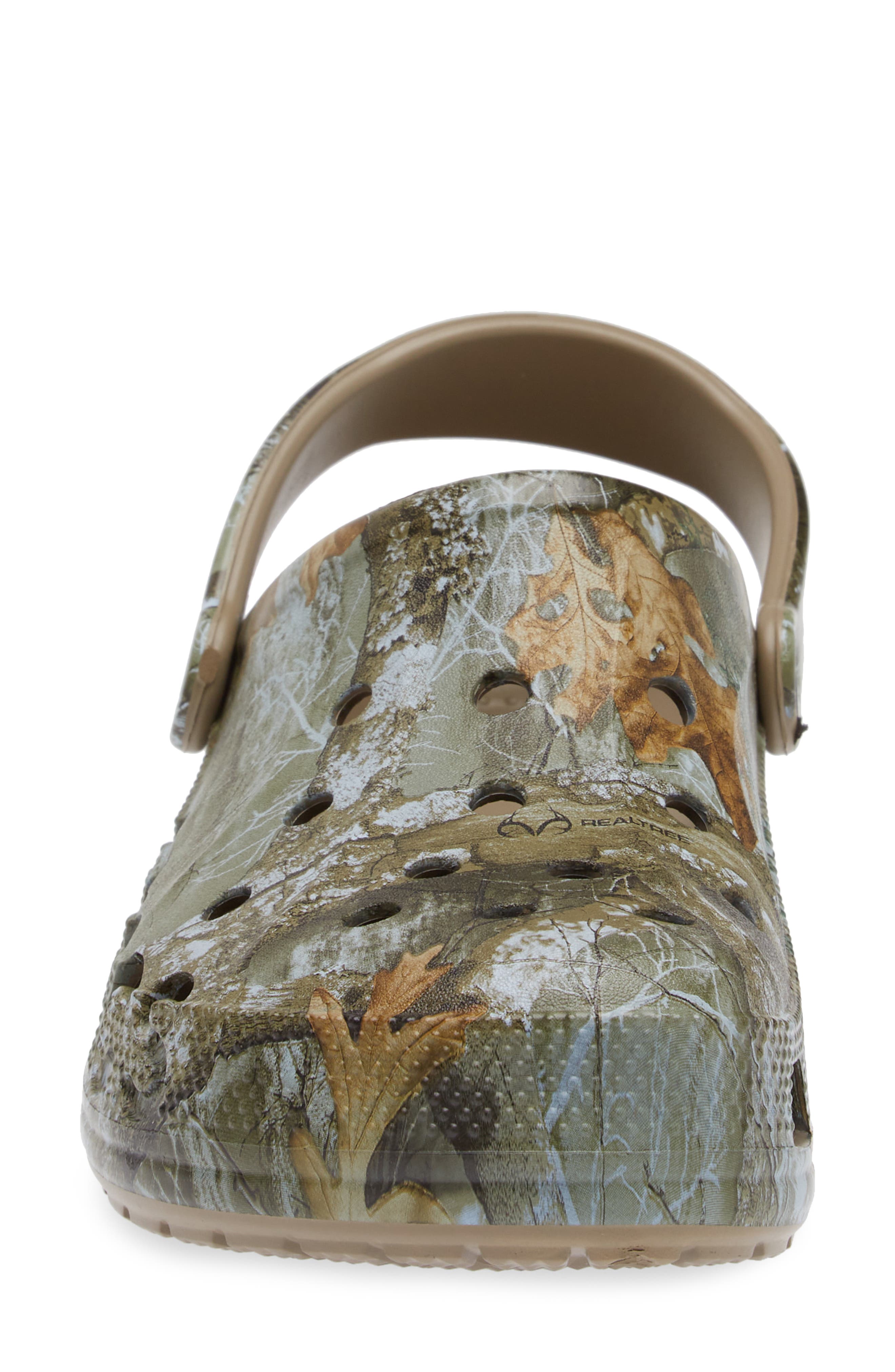 CROCS Gender Inclusive Realtree Edge Camo Baya Clog, Alternate, color, Green Multi