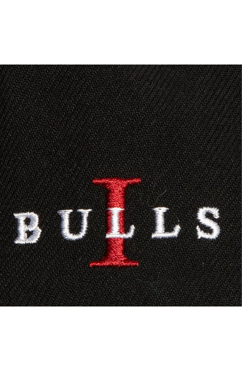 Mitchell & Ness Men's Mitchell & Ness White/Red Chicago Bulls Core Snapback Hat, Alternate, color, White