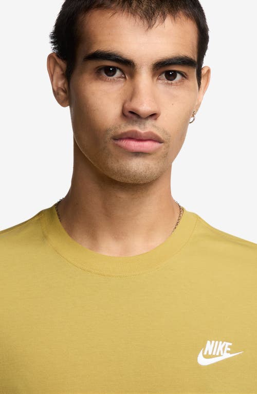 Nike Sportswear Club Crew Neck T-shirt In Green