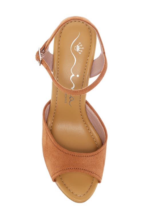 Nina Rock Sandal In Honey