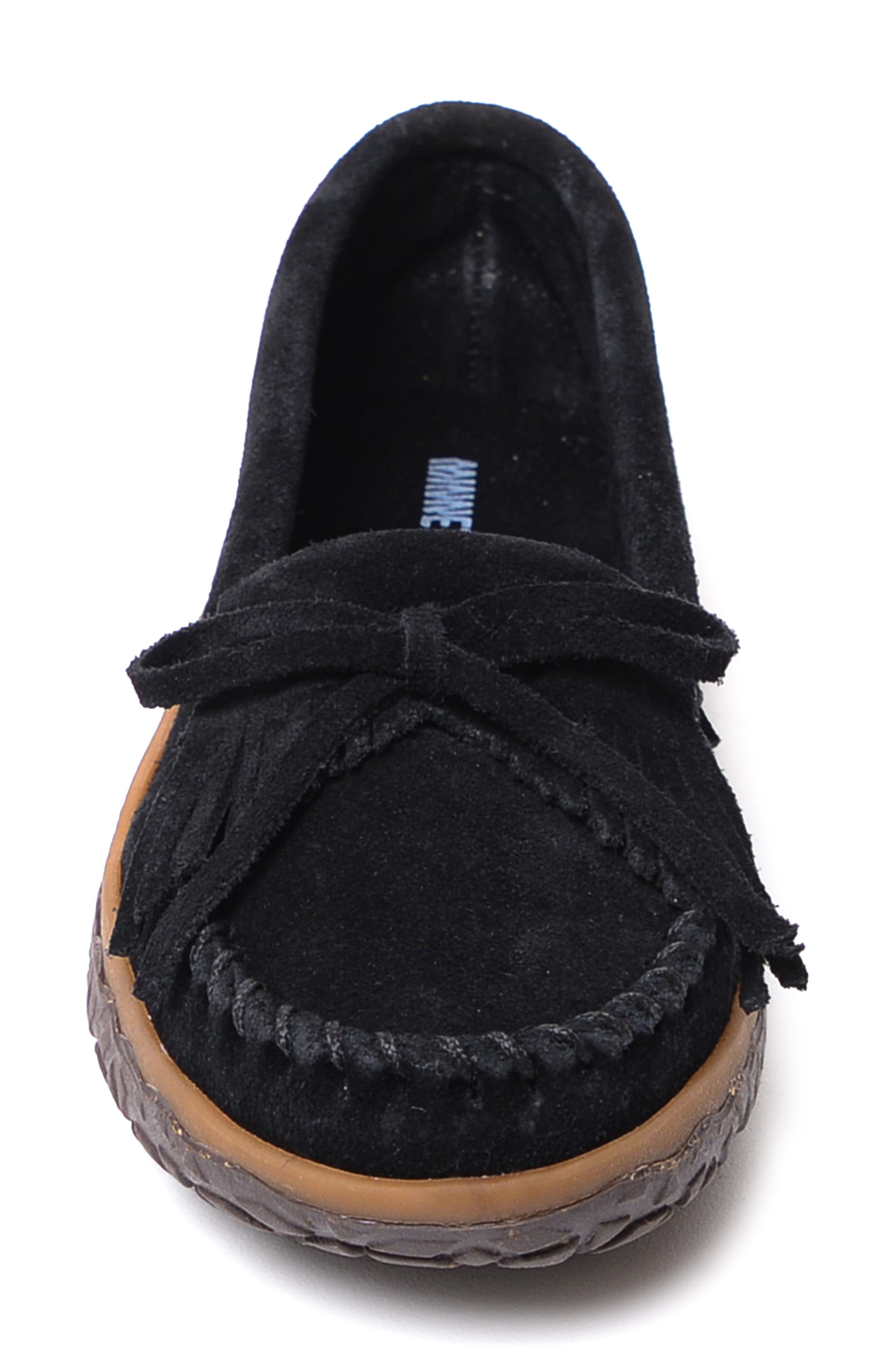 Minnetonka Kilty Tread Slipper, Alternate, color, Black