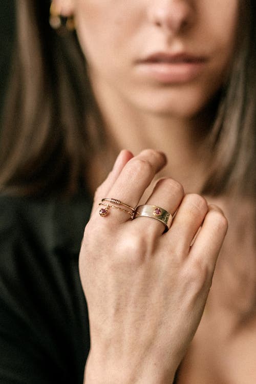 Elliot Young 14k Yellow Gold Twisted Double Dangle Stone "claw" Stack Ring In Red