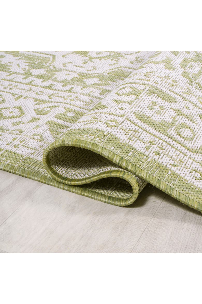 Sinjuri Medallion Textured Weave Indoor/Outdoor Round Area Rug, Alternate, color, Green/Cream