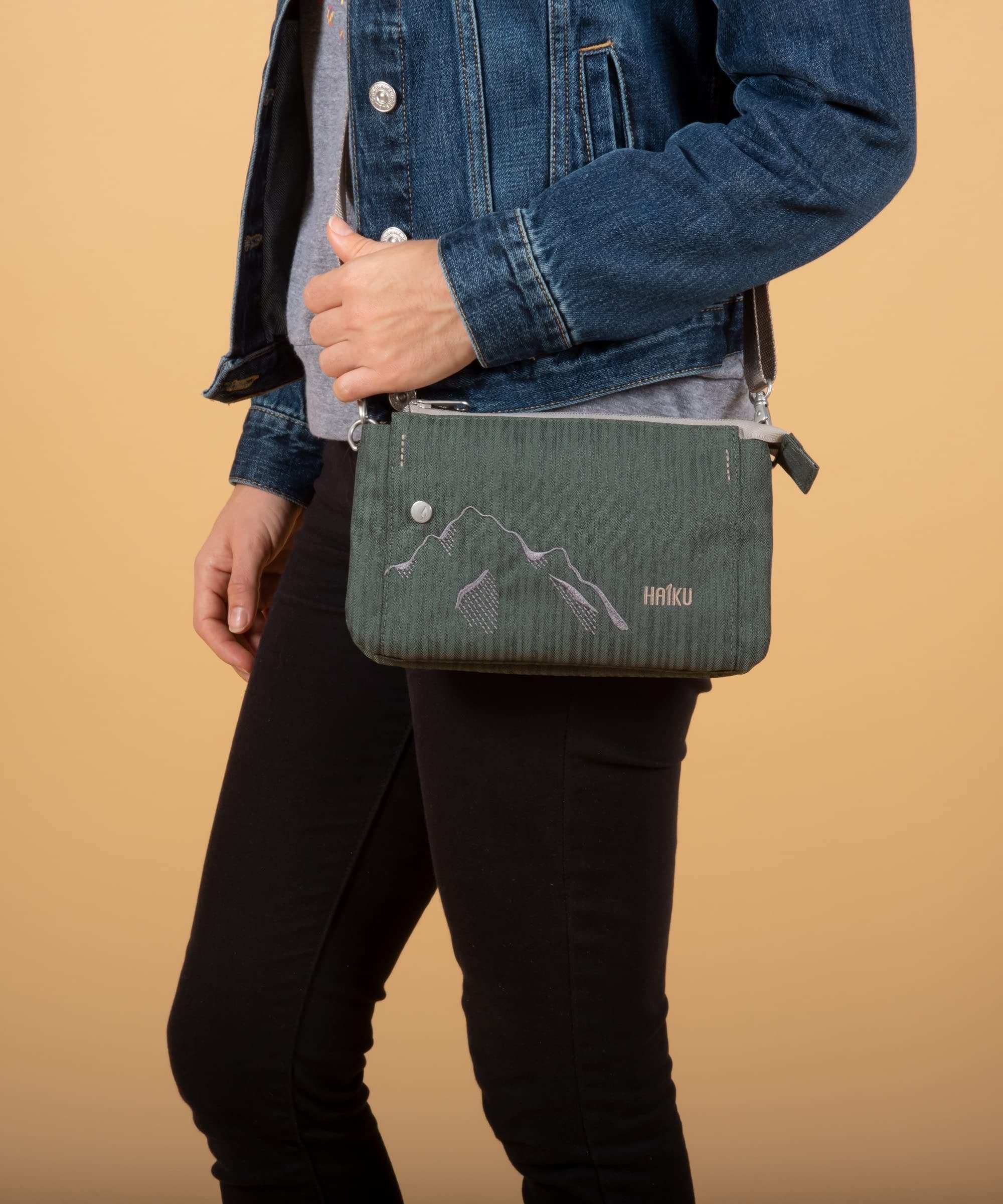 HAIKU Stride Wristlet Wallet, Alternate, color, Deep Forest