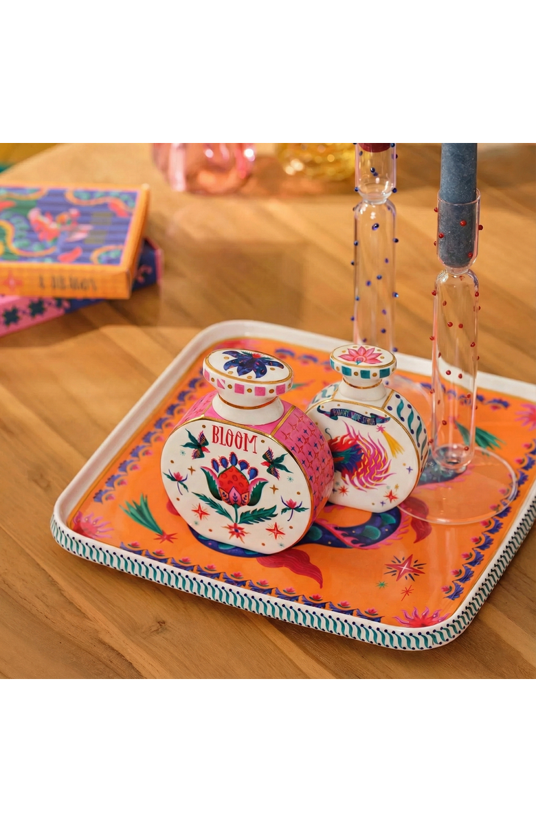 Zsa Zsa Zsu Shekou Porcelain Decorative Object 2 Pcs Vase Set, Alternate, color, White