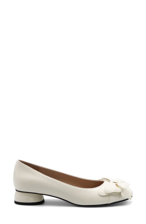 Charles David Butterfly Flat In White