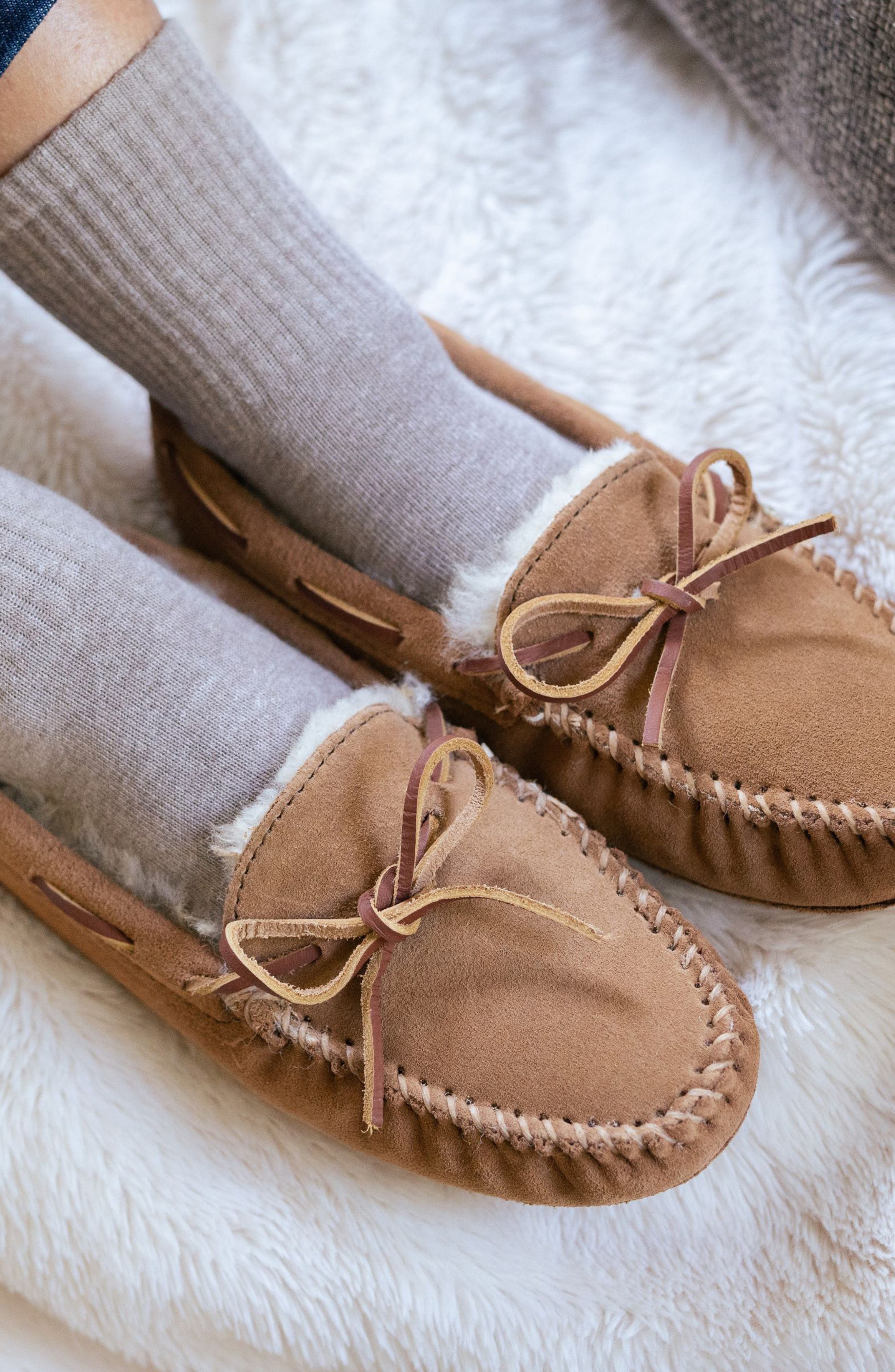 Minnetonka Sheepskin Slipper, Alternate, color, Tan Suede