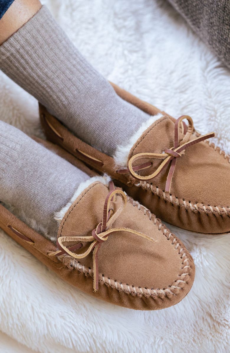 Minnetonka Sheepskin Slipper, Alternate, color, Tan Suede