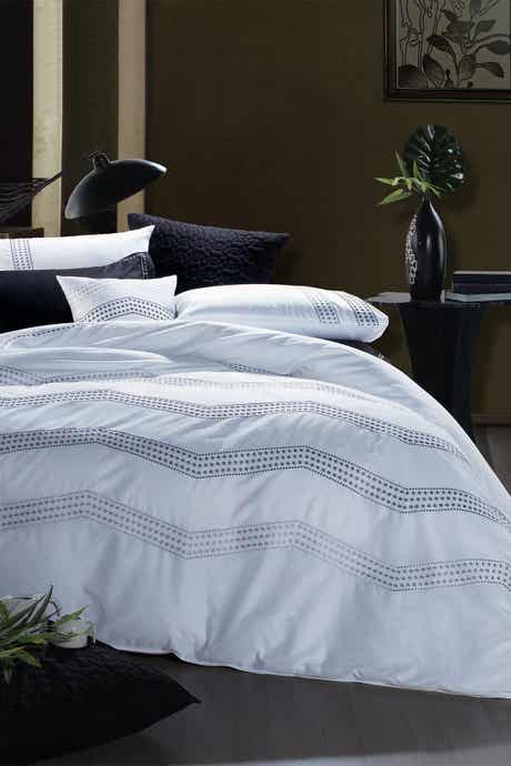 MELANGE HOME King Vail Embroidered Duvet 3-Piece Set - White/Grey