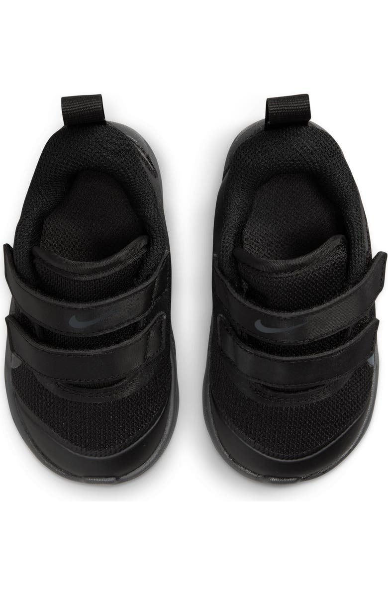 Nike Kids' Omni Multi-Court Sneaker, Alternate, color,