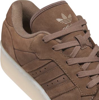 Rivalry Lux Low Top Basketball Sneaker