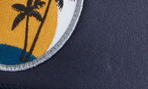 Friday Feelin ' Sunset Club Trucker Hat In Blue