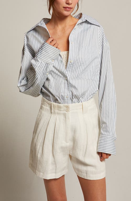 Crescent Pleated Linen Shorts In White In White