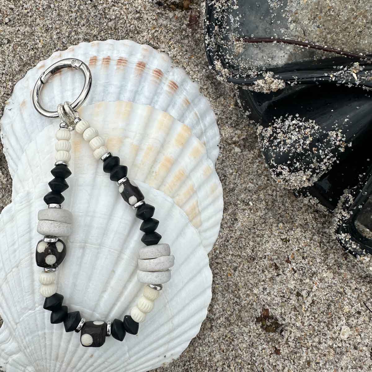 By Lilla Orca Bagcharm, Alternate, color, Black And White