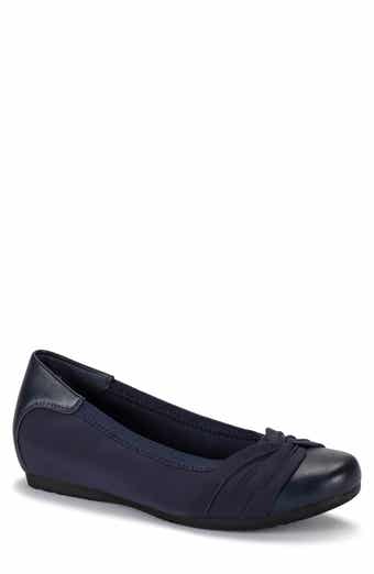 BARETRAPS Marcie Closed Toe Flat