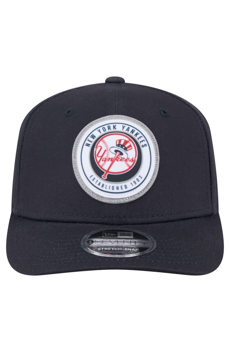 New Era Men's New Era Navy New York Yankees Circle Patch 9SEVENTY Stretch-Snap Hat, Alternate, color, Navy