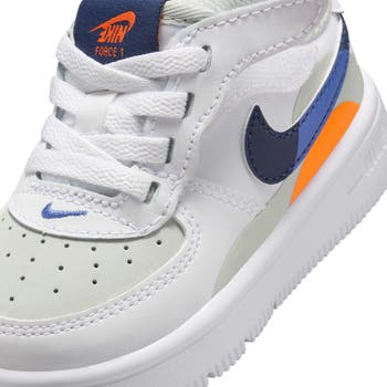Kids' Force 1 Low LV8 2 Basketball Sneaker