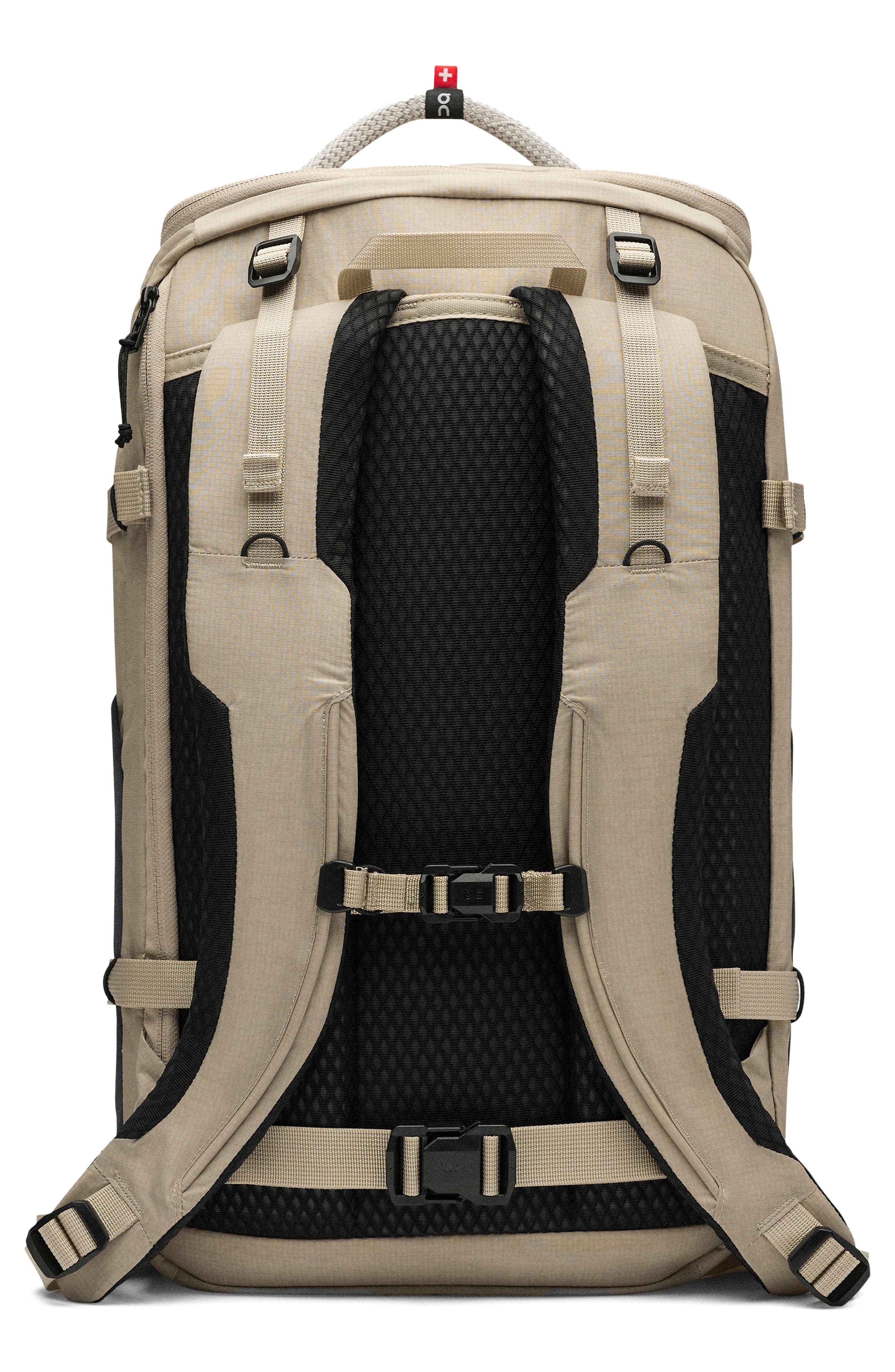 On 30-Liter Speed Pack, Alternate, color, Sand/ Black