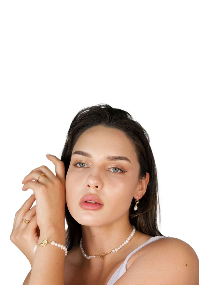 Hollywood Sensation Sophisticated Baroque Freshwater Pearl Bracelet, Alternate, color, White