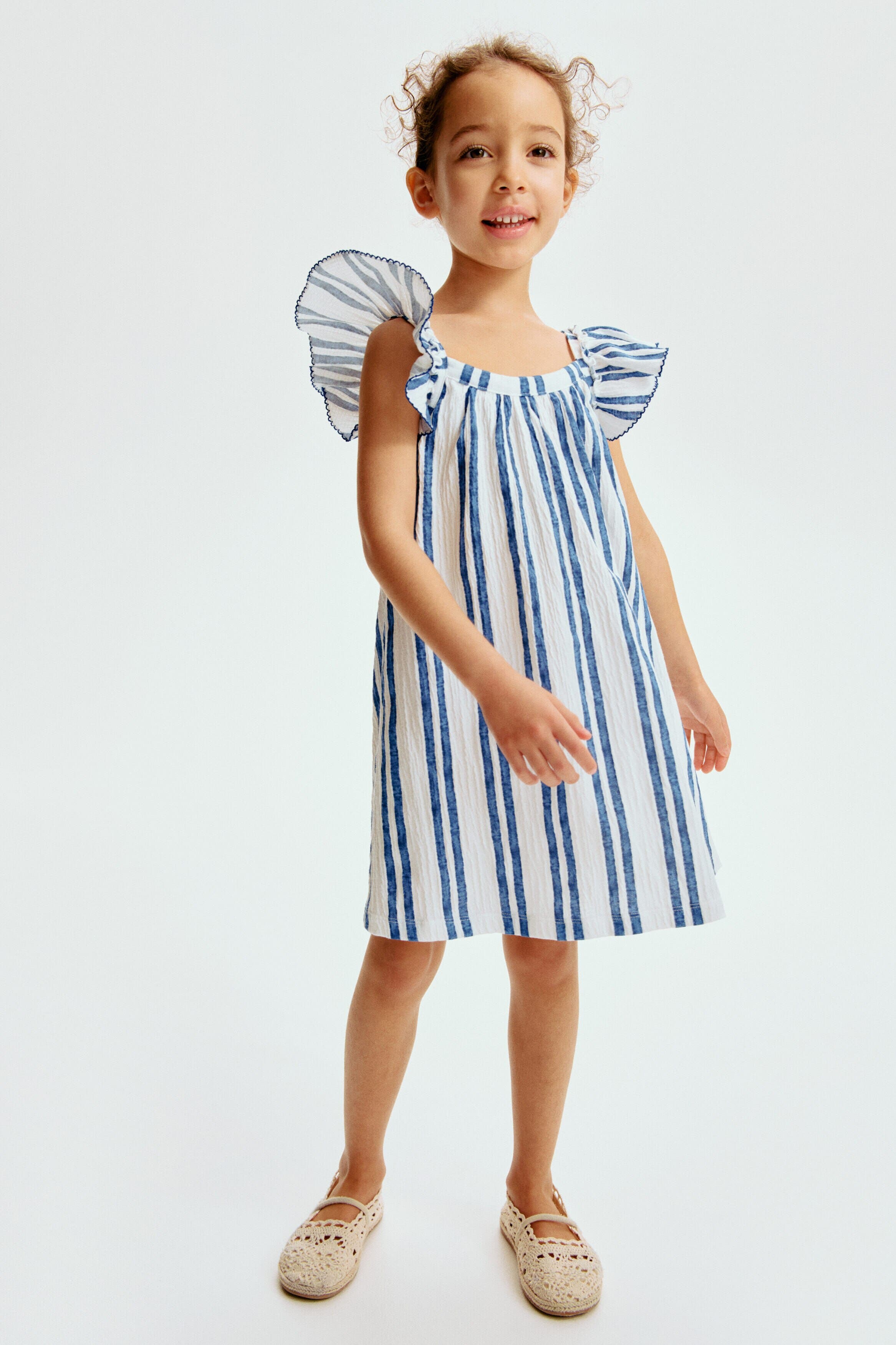 selected White/blue striped
