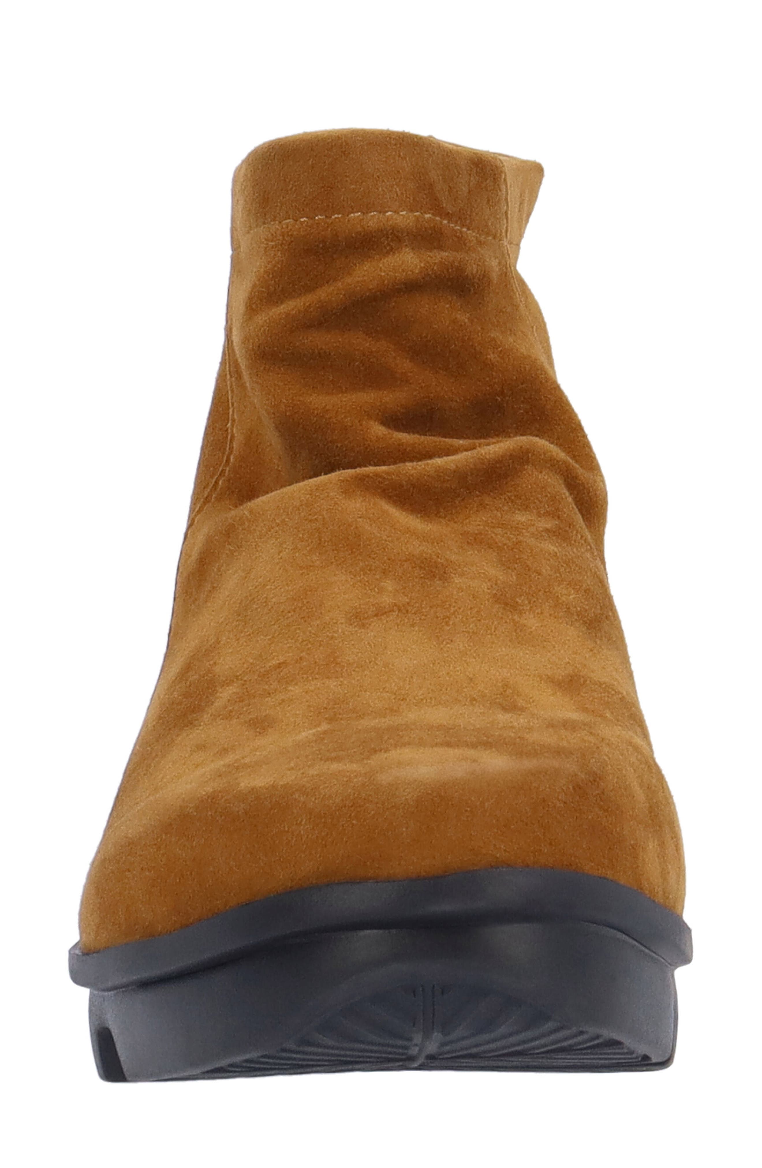 L'Amour des Pieds Hadirat Lug Sole Bootie, Alternate, color, Coffee