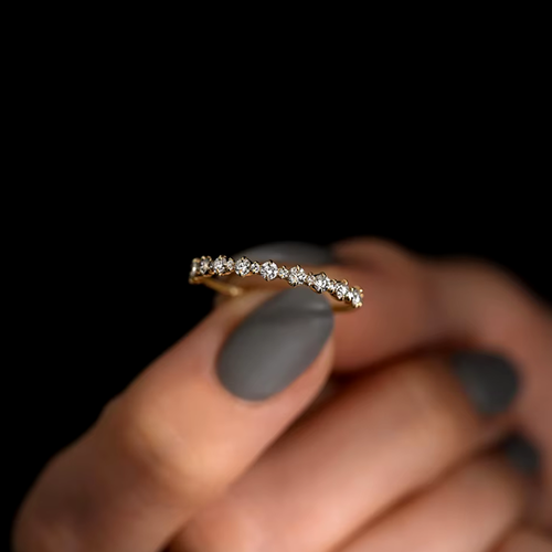 Hollywood Sensation Serene Delicate Ring With Aaaaa Cubic Zirconia In Gold