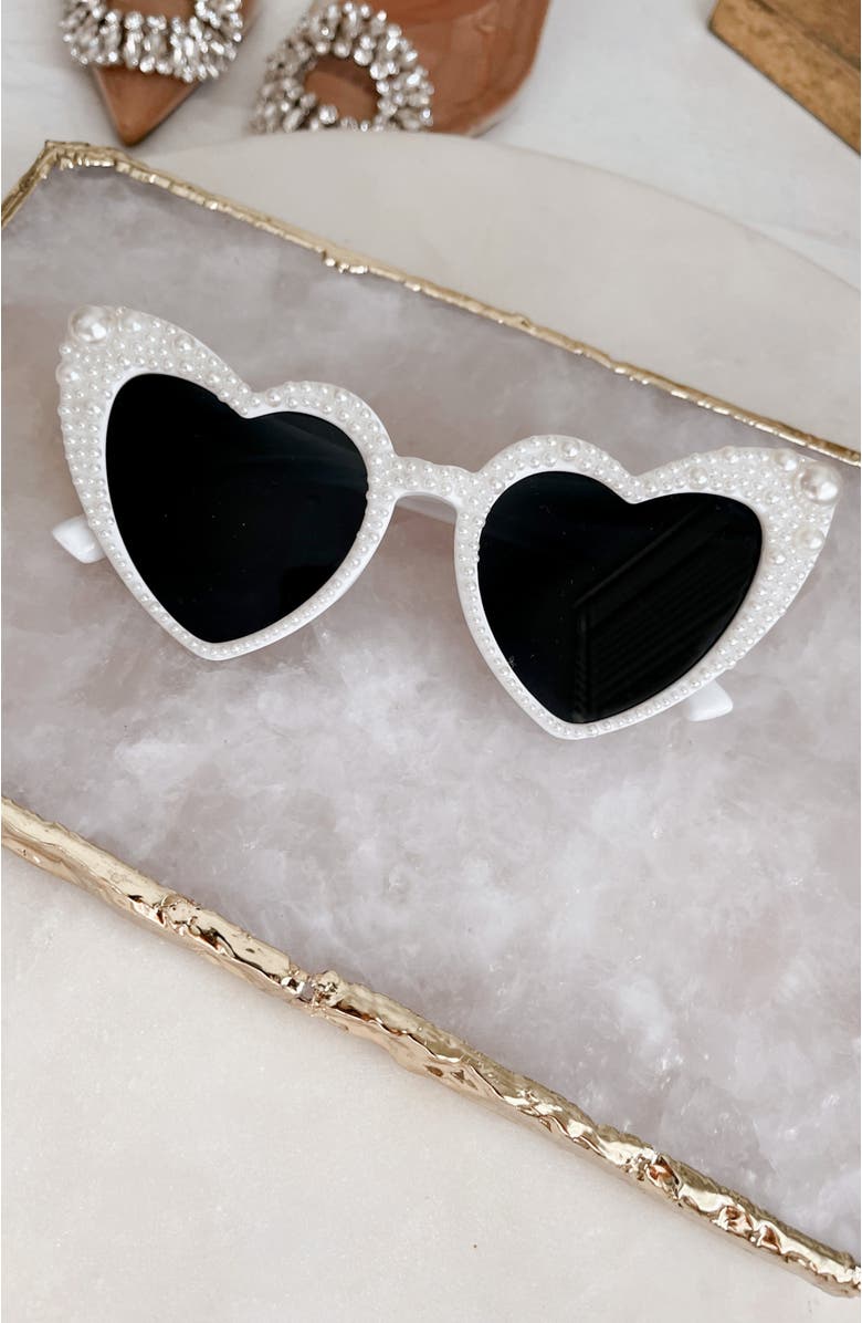 Untamed Petals Marley Sunnies, Alternate, color, White