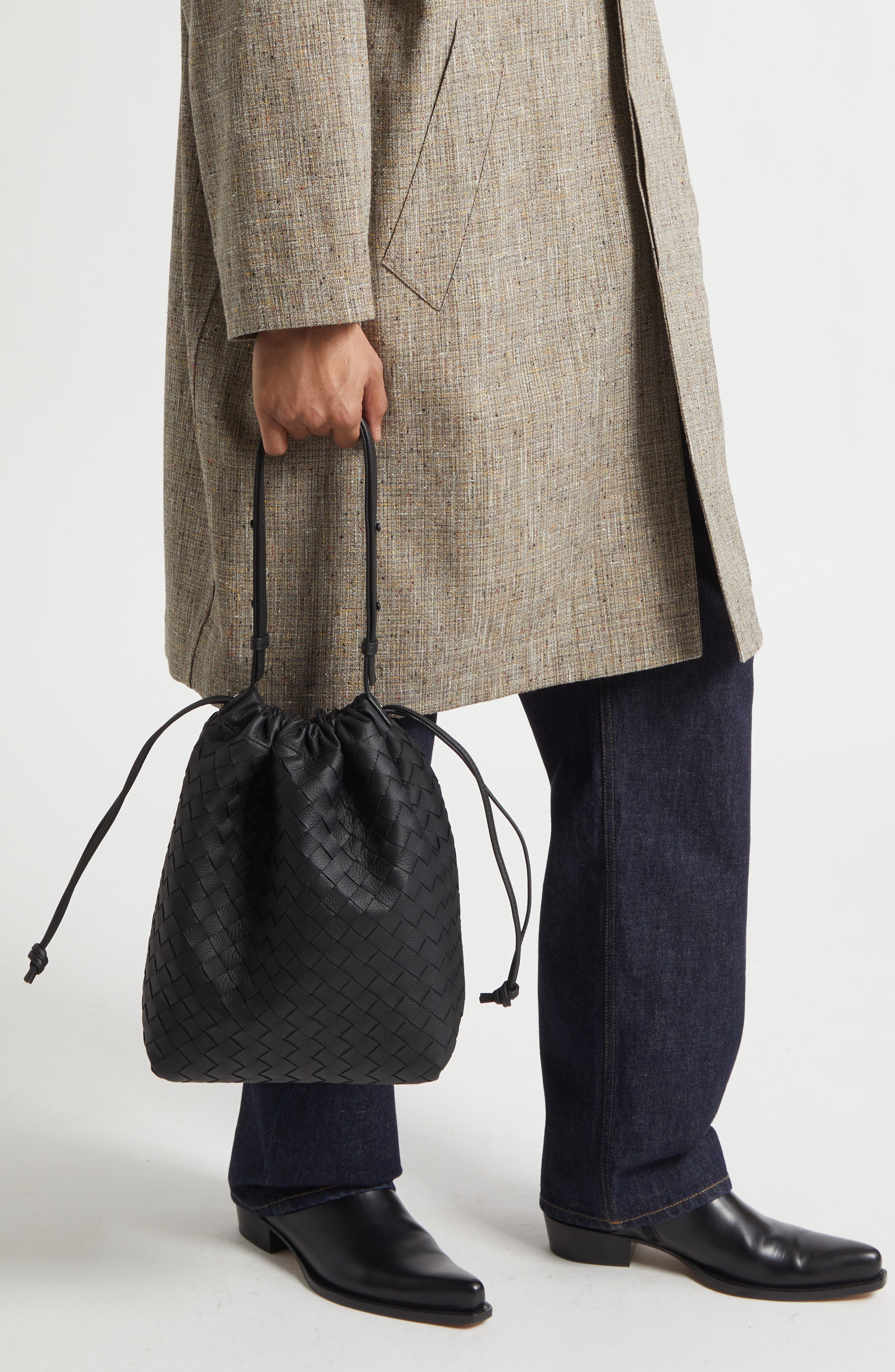 Bottega Veneta Biblioteca Intrecciato Leather Bucket Bag, Alternate, color, Black-Nero Opaco