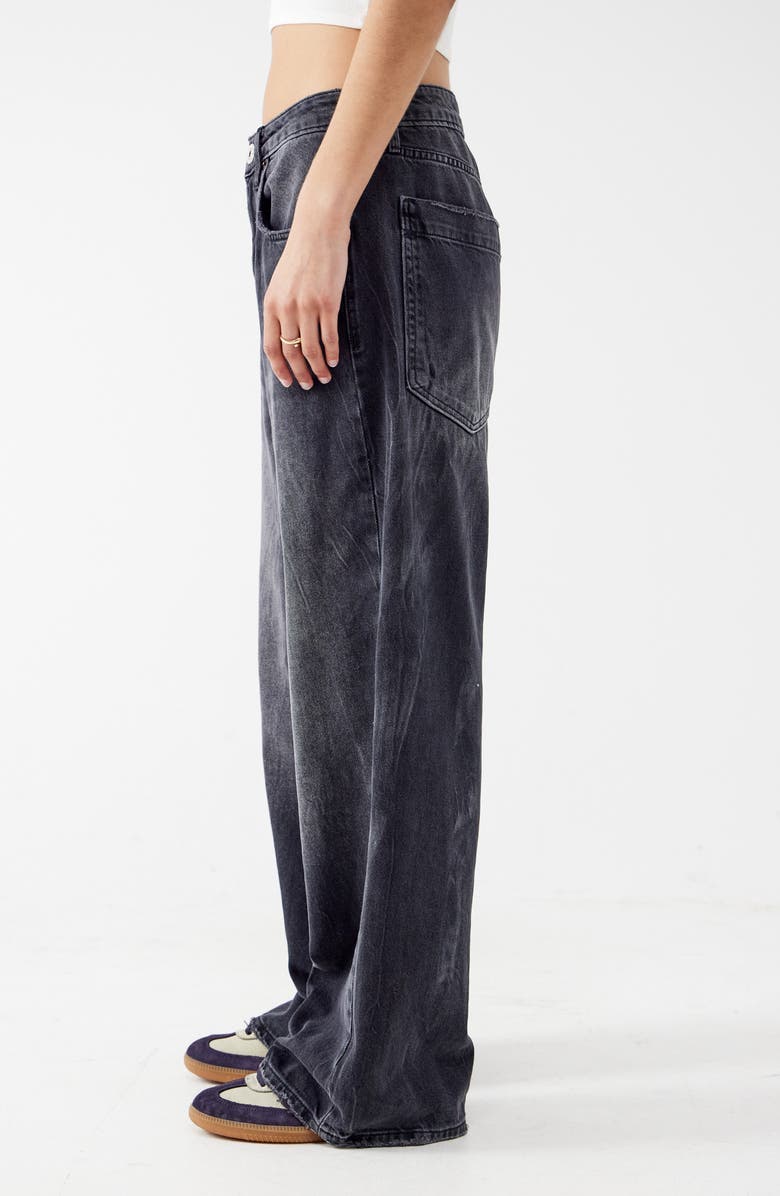 BDG Urban Outfitters Jaya Low Rise Wide Leg Jeans, Alternate, color, Black