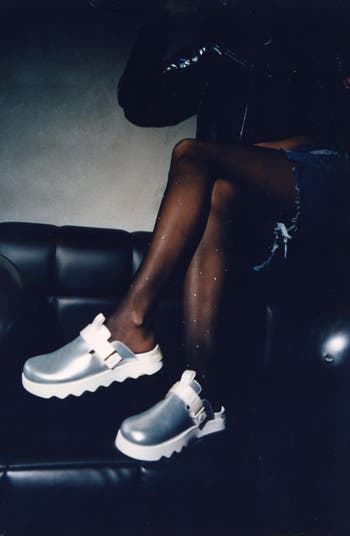 Viibe Clog