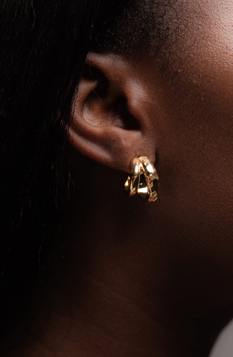 YOJ Double Claw Hammered Hoop Earrings in Two Tone, Alternate, color, Two Tone