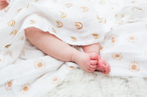 Lulujo Cotton Muslin Swaddles 2 Pack In Rainbow/suns