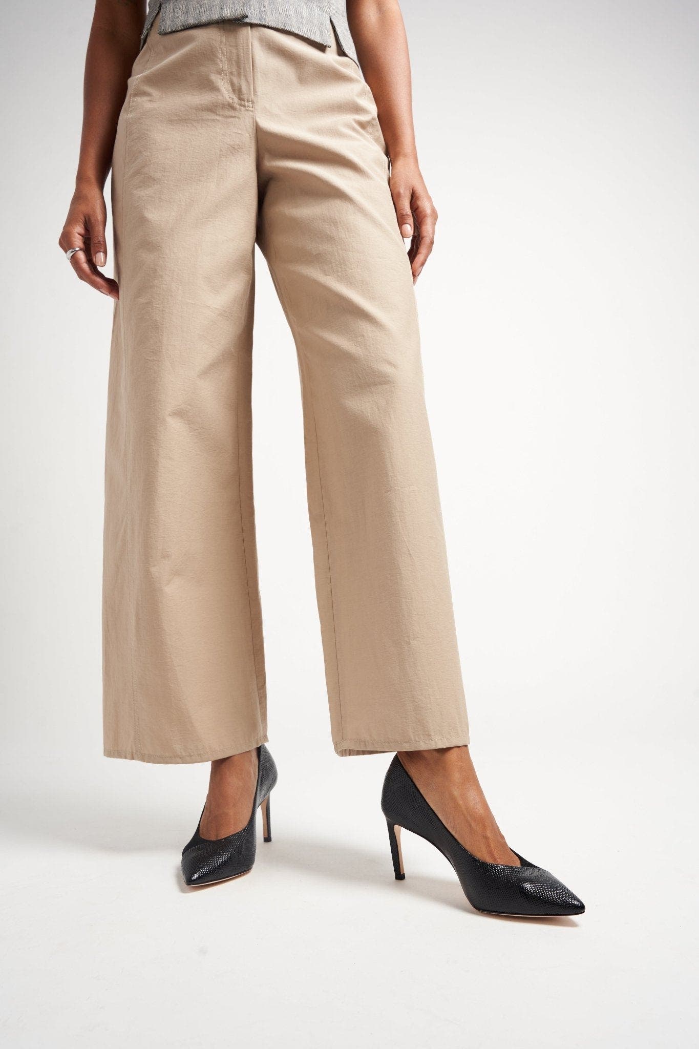 Joan Oloff Shoes Dominique Pump, Alternate, color, Black