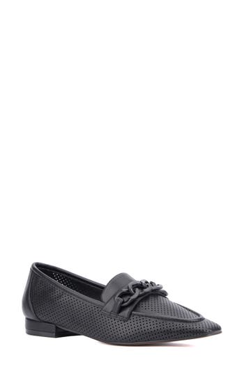 Torgeis Kalina Perforated Loafer In Black