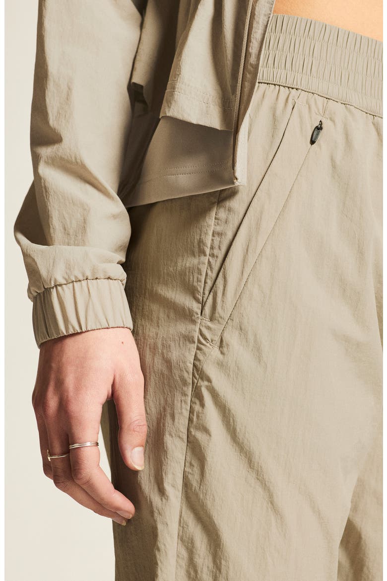 Join Wind Joggers, Alternate, color, HAY