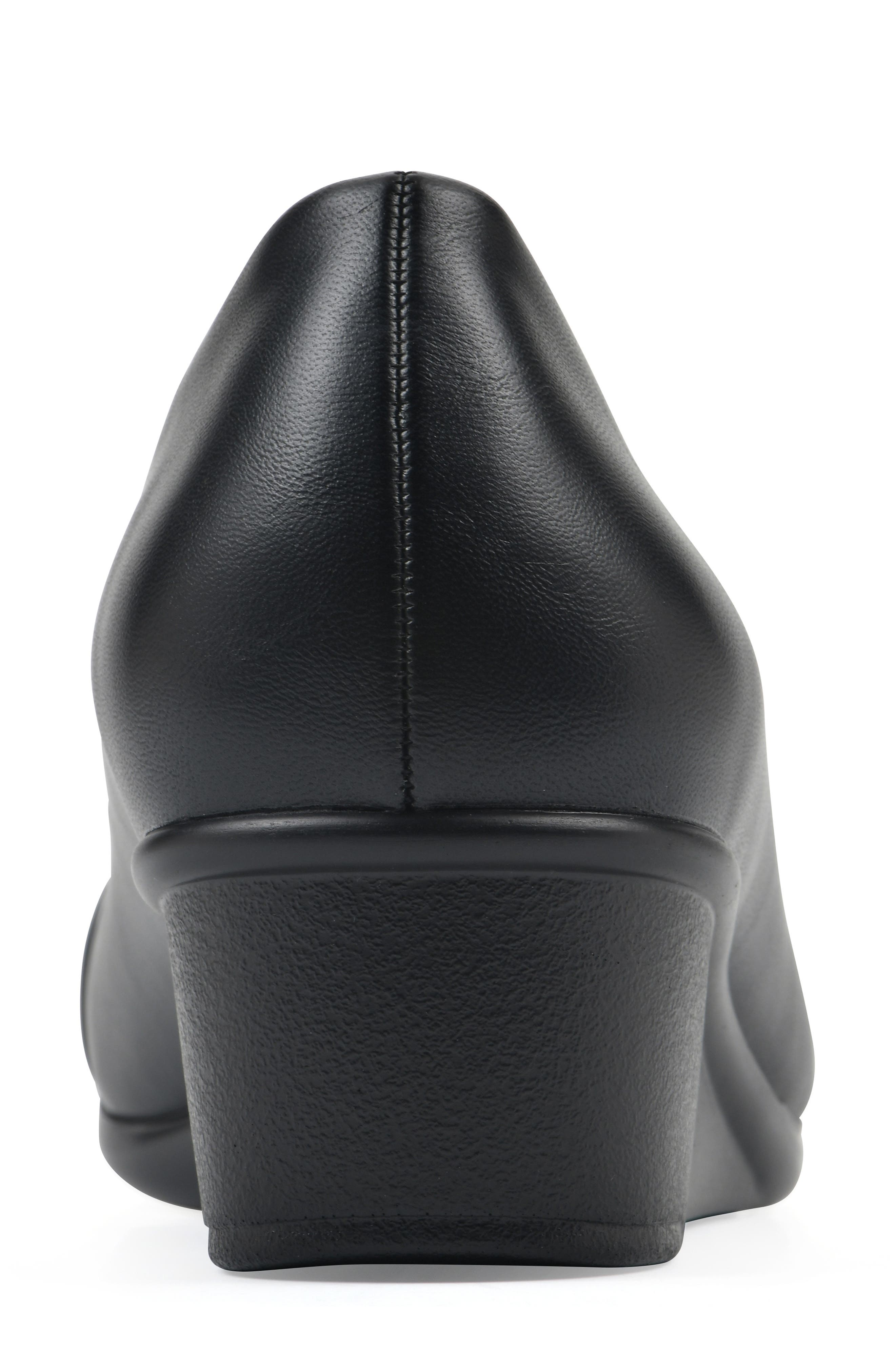 CLIFFS BY WHITE MOUNTAIN Bolivia Cap Toe Wedge Pump, Alternate, color, 